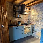 Gardunha Stone 木屋 *