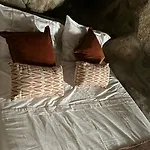 Gardunha Stone 木屋